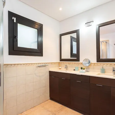 Home2book Family Pool In Nyaraló *