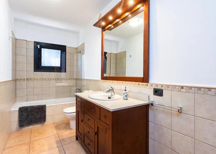 Holiday home Home2book Family With Jacuzzi In