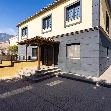 Home2book Family With Jacuzzi In בית נופש *