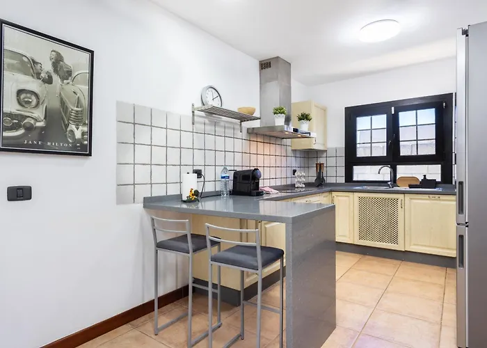 בית נופש Home2book Family With Jacuzzi In *