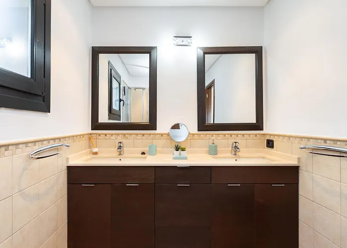 בית נופש Home2book Family With Jacuzzi In *