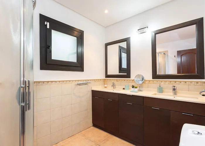 Home2book Family With Jacuzzi In בית נופש *